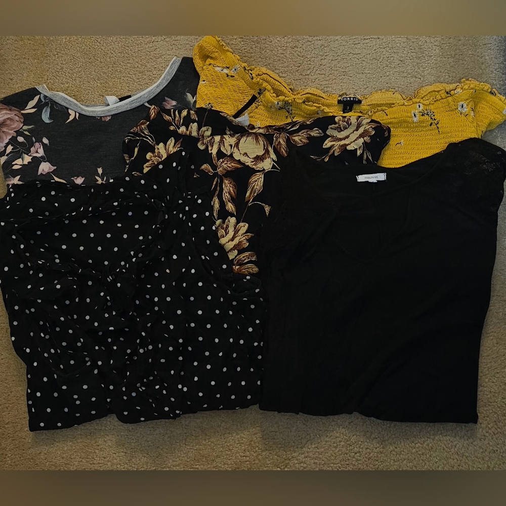 Lot of Plus Size tops 2x & 3x torrid, glitzy girlz, old navy, maurices